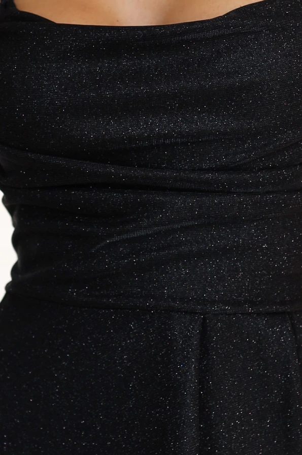 589-1 Gara kleita ar smalku spīdumu un korsetes šņorēšanu aizmugurē - melna ar mirdzumiem